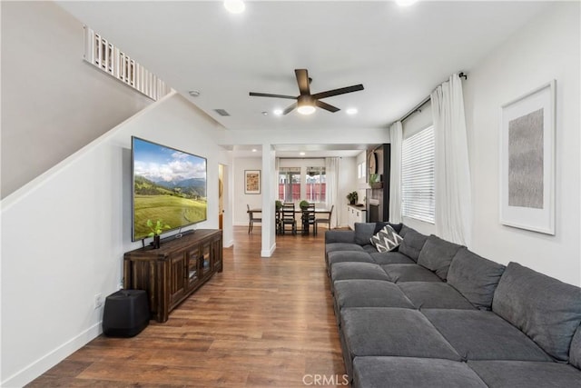living room featuring recessed lighting, wood finished floors, a ceiling fan, and baseboards