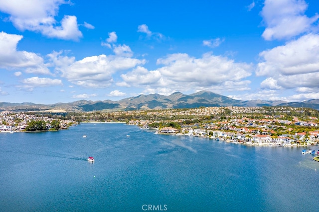 water view with a mountain view