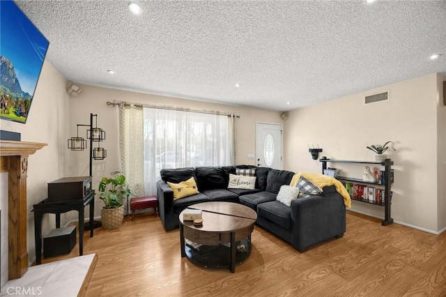 17381 Yorkshire Ave, Yorba Linda, CA 92886 - living area featuring a textured ceiling, visible vents, light wood-type flooring, and recessed lighting
