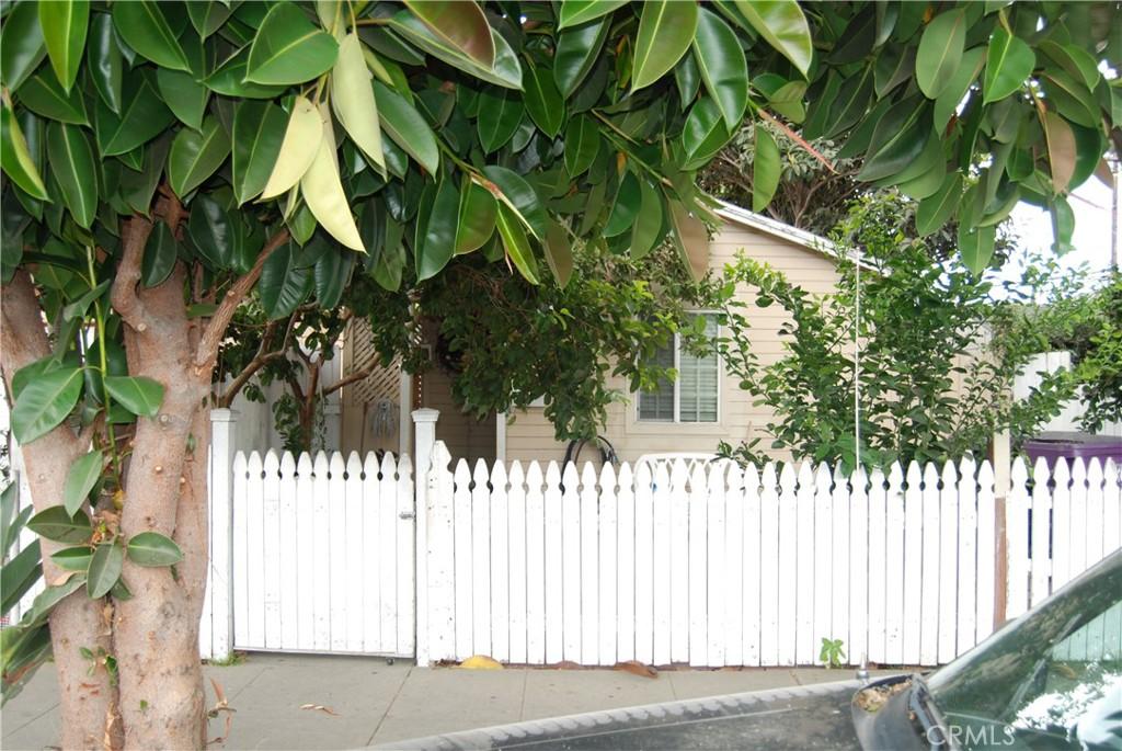 3606 Denver Ave, Long Beach, CA 90810 - view of side of home featuring fence