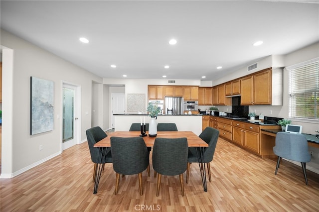 dining space featuring visible vents, recessed lighting, light wood-style flooring, and baseboards