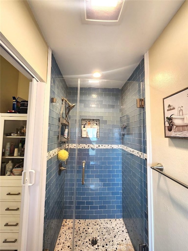 full bathroom featuring visible vents and a stall shower