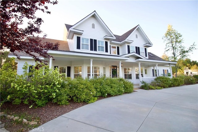 view of front facade with covered porch