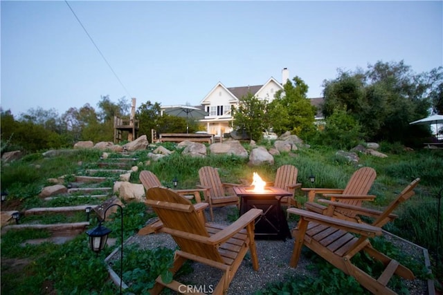 view of yard featuring a fire pit