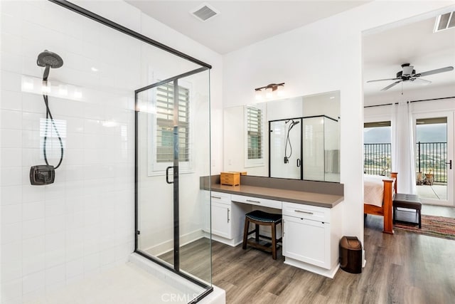 full bath featuring a ceiling fan, visible vents, wood finished floors, and ensuite bath