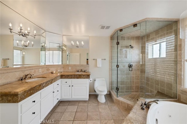 bathroom featuring a sink, an inviting chandelier, a shower stall, and visible vents