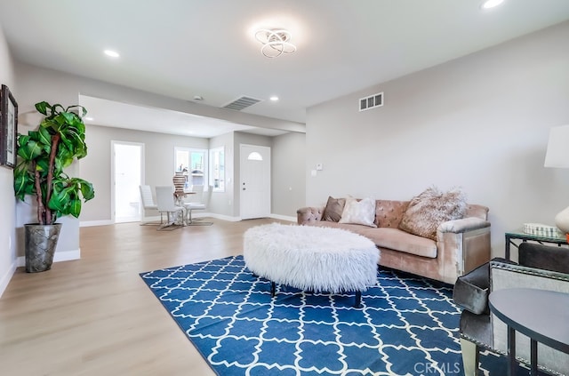 living area featuring recessed lighting, visible vents, wood finished floors, and baseboards