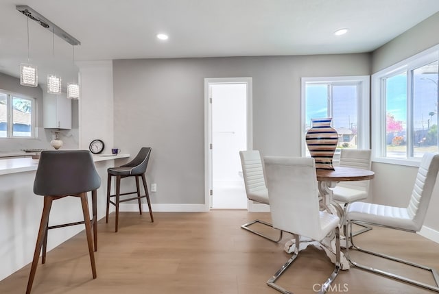 dining space featuring light wood-style floors, recessed lighting, and baseboards