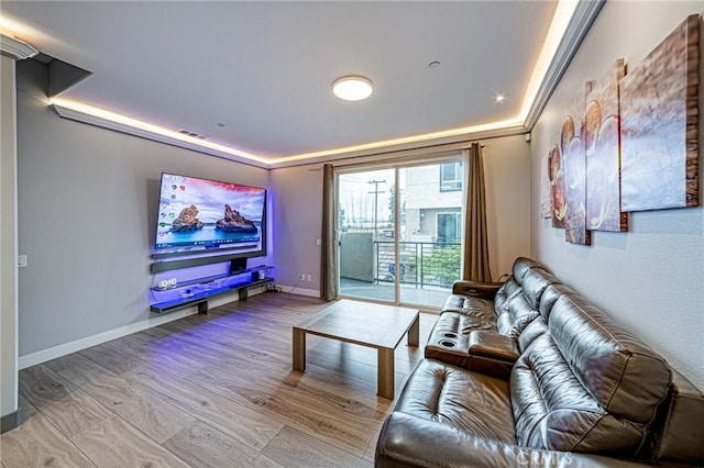 living area with baseboards, wood finished floors, and visible vents