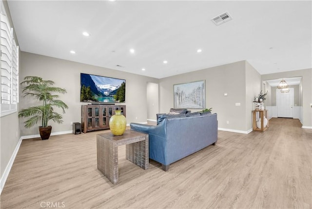 29102 Carrotwood, Lake Elsinore, CA 92530 - living area featuring light wood-style floors and recessed lighting