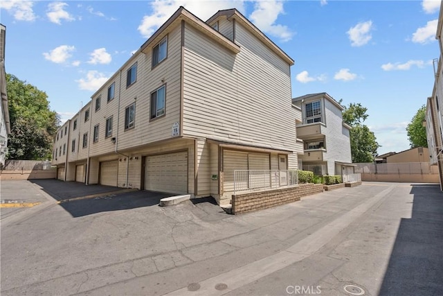 11150 Glenoaks Blvd Unit 98, Pacoima, CA 91331 - view of side of home with a garage