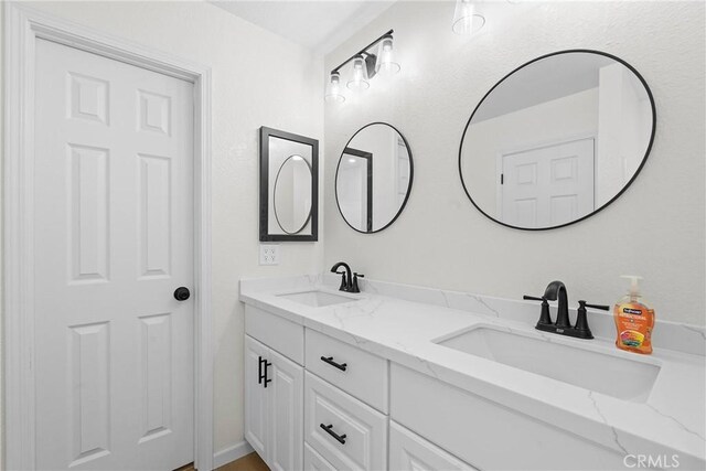 67305 Verona Rd, Cathedral City, CA 92234 - bathroom featuring double vanity