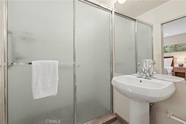 527 Bradford St, Pasadena, CA 91105 - ensuite bathroom featuring a shower stall and ensuite bath