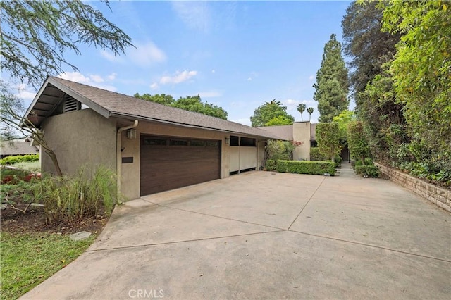 527 Bradford St, Pasadena, CA 91105 - view of side of property featuring stucco siding, driveway, and a garage