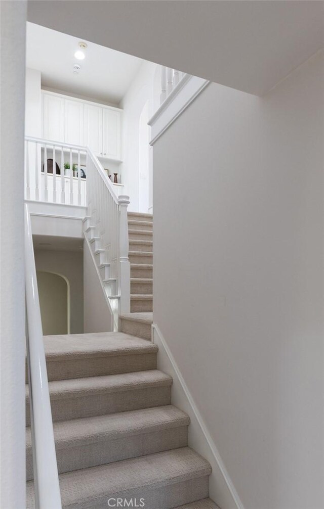 26 Via Fontibre, San Clemente, CA 92673 - staircase with baseboards