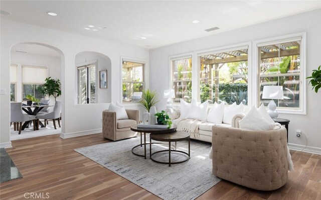 26 Via Fontibre, San Clemente, CA 92673 - living room featuring arched walkways, wood finished floors, baseboards, and recessed lighting
