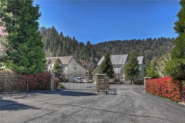 455 Clearwater Ln, Lake Arrowhead, CA 92352 - gate featuring a forest view