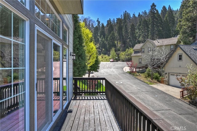 455 Clearwater Ln, Lake Arrowhead, CA 92352 - wooden terrace with a garage