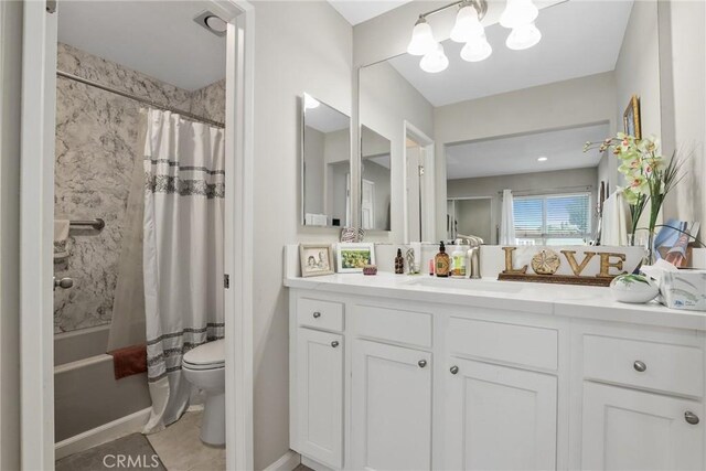 full bath with a chandelier, shower / tub combo, toilet, and vanity