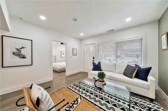living area with visible vents, recessed lighting, baseboards, and wood finished floors