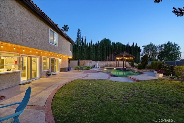 10313 Christine Pl, Chatsworth, CA 91311 - view of yard featuring a patio area