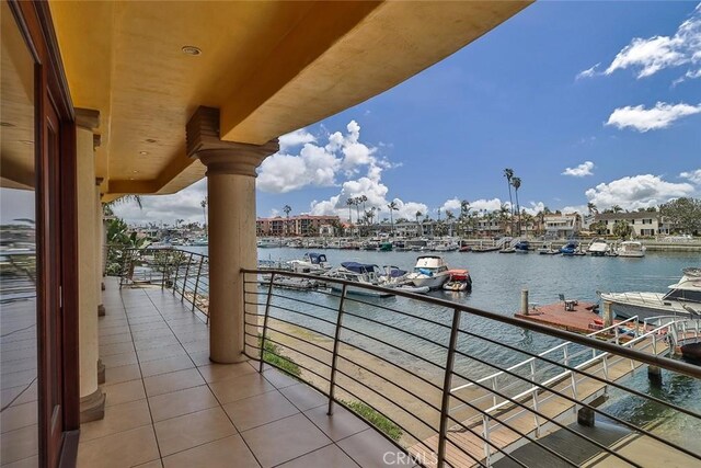 5455 E Sorrento Dr, Long Beach, CA 90803 - balcony featuring a water view