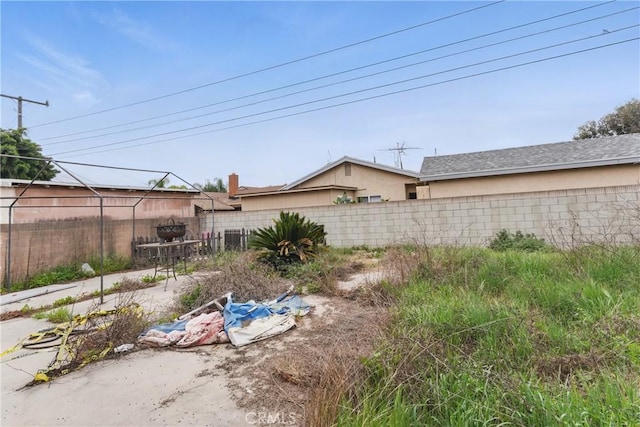 view of yard featuring fence
