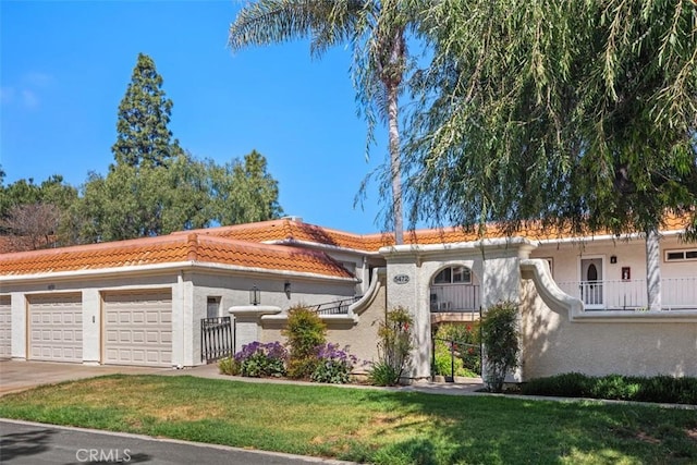 5472 Paseo Del Lago E Unit B, Laguna Woods, CA 92637 - mediterranean / spanish house with a tiled roof, driveway, a front lawn, and an attached garage