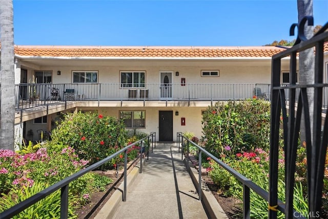 5472 Paseo Del Lago E Unit B, Laguna Woods, CA 92637 - view of front facade featuring a tiled roof and stucco siding