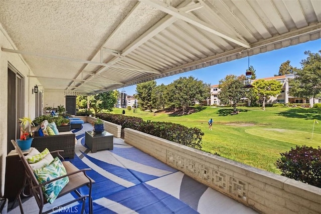 5472 Paseo Del Lago E Unit B, Laguna Woods, CA 92637 - view of patio / terrace with outdoor lounge area