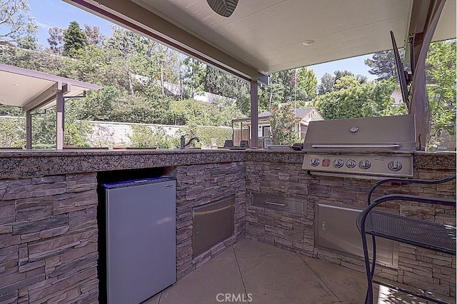 view of patio / terrace with an outdoor kitchen and grilling area