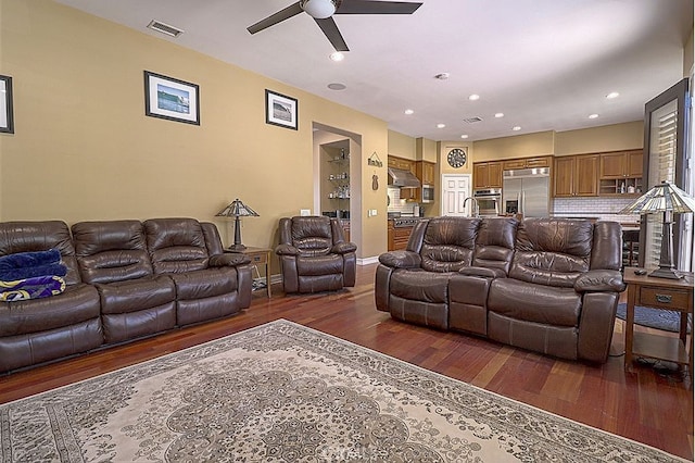 living area with recessed lighting, wood finished floors, baseboards, visible vents, and a ceiling fan