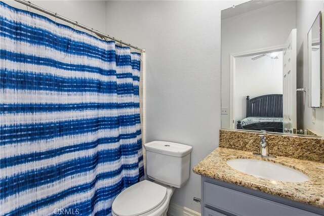 ensuite bathroom featuring toilet, a shower with curtain, ensuite bathroom, and vanity