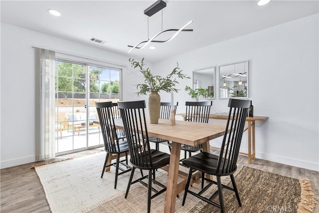 40 Frontier Way, Templeton, CA 93465 - dining area featuring visible vents, light wood-style floors, baseboards, an inviting chandelier, and recessed lighting