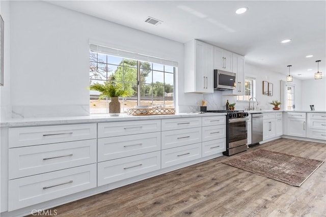 40 Frontier Way, Templeton, CA 93465 - kitchen featuring white cabinetry, recessed lighting, wood finished floors, and appliances with stainless steel finishes
