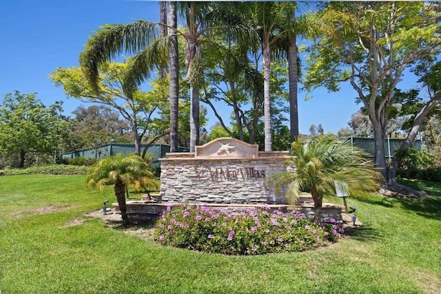 community / neighborhood sign featuring a yard