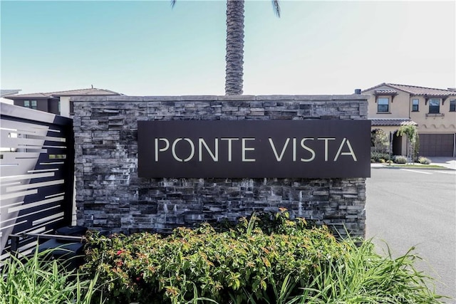 view of community / neighborhood sign