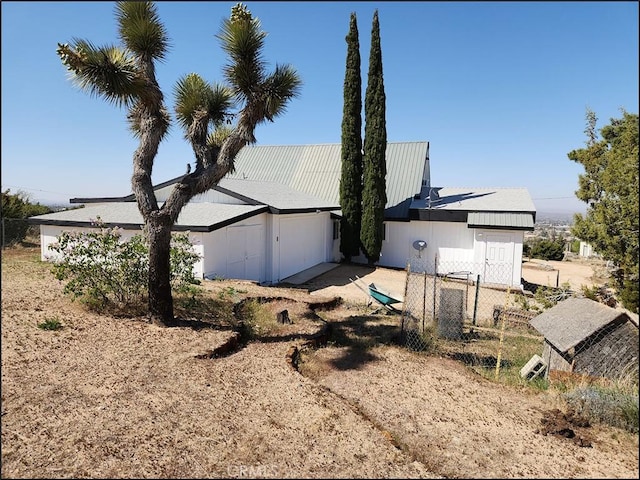 8581 Montara Rd, Pinon Hills, CA 92372 - view of home's exterior with fence