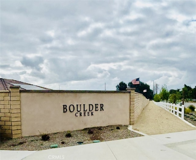 36225 Beacon Light Way, Wildomar, CA 92595 - community / neighborhood sign with fence