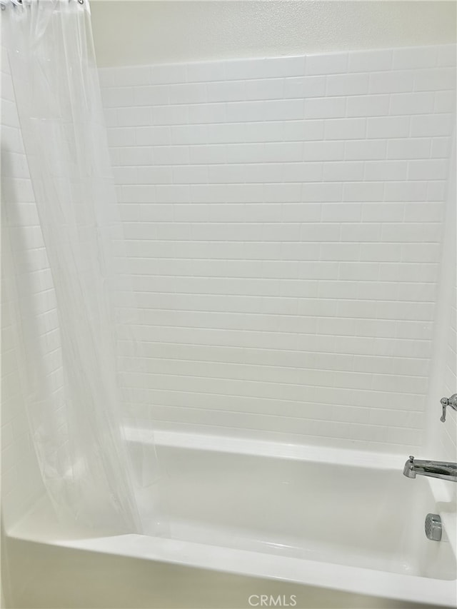 36225 Beacon Light Way, Wildomar, CA 92595 - full bathroom featuring shower / bath combination with curtain