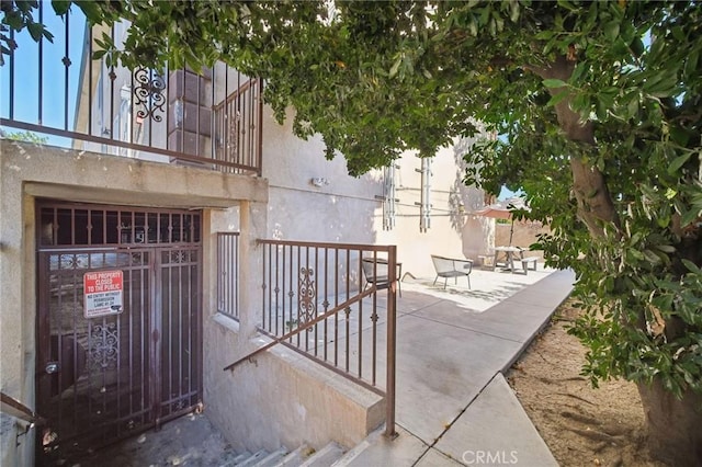 14618 Gilmore St Unit 8, Van Nuys, CA 91411 - view of patio
