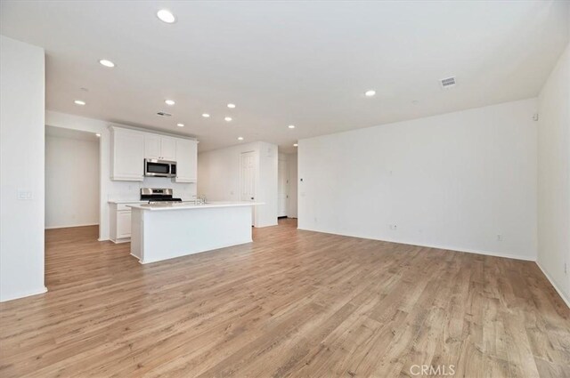 467 Daniella Way, Perris, CA 92570 - unfurnished living room featuring recessed lighting and light wood-type flooring