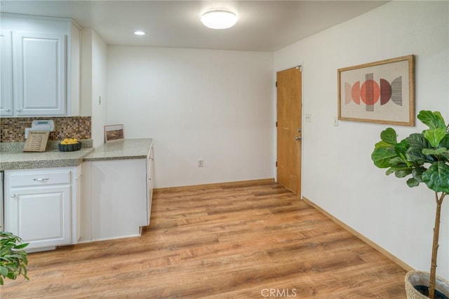 12 Linda Loma Dr, Oroville, CA 95966 - kitchen featuring decorative backsplash, light wood-style floors, light countertops, and recessed lighting