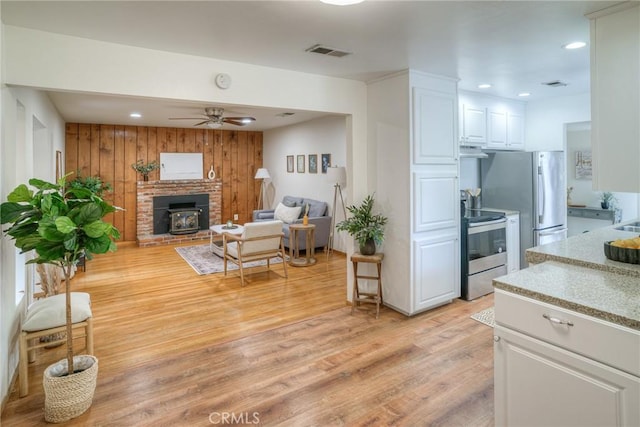 12 Linda Loma Dr, Oroville, CA 95966 - living room with visible vents, a ceiling fan, light wood-style flooring, and recessed lighting