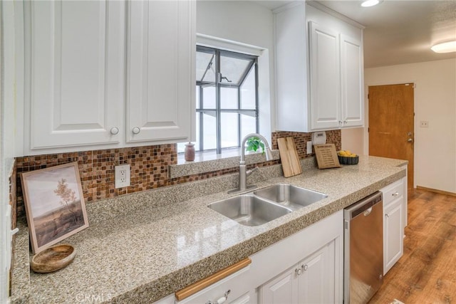 12 Linda Loma Dr, Oroville, CA 95966 - kitchen featuring a sink, tasteful backsplash, light wood-style flooring, dishwasher, and white cabinets