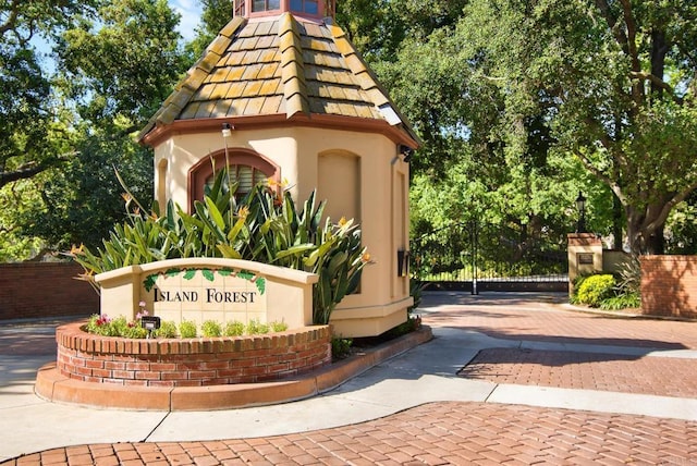 5135 Island Forest Pl, Westlake Village, CA 91362 - community sign with a gate