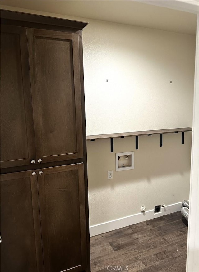 16 Petaluma Ct, Chico, CA 95926 - clothes washing area with dark wood-style flooring, baseboards, washer hookup, hookup for a gas dryer, and cabinet space