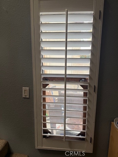 82 Largo St, Laguna Niguel, CA 92677 - detailed view of a textured wall