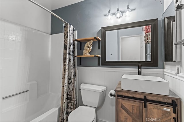 28646 Patti Ln, Menifee, CA 92585 - bathroom featuring a wainscoted wall, toilet, shower / tub combo, and vanity