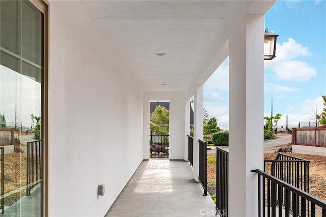 balcony featuring covered porch